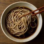 そば汁をつけすぎるのはマナー違反？正しい食べ方と作法を徹底解説