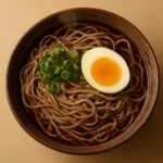 冷凍そばで作る温かいかけそば！簡単アレンジレシピ5選